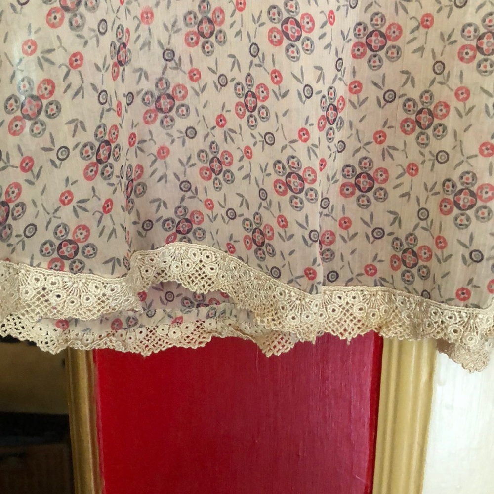 Petty patterned blouse - Picture 4 of 6